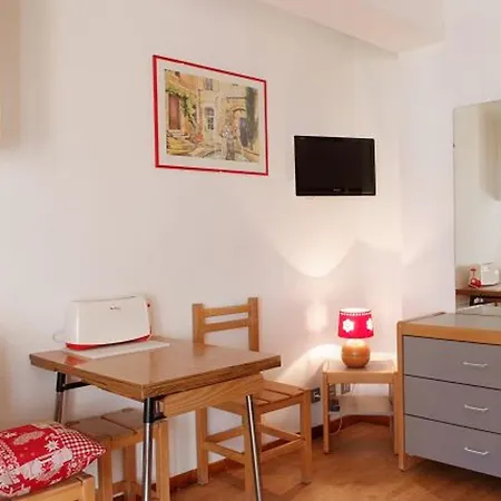 Confortable Avec Balcon, Wi-fi Et Parking A Pour 4 Pers - Fr-1-512-234